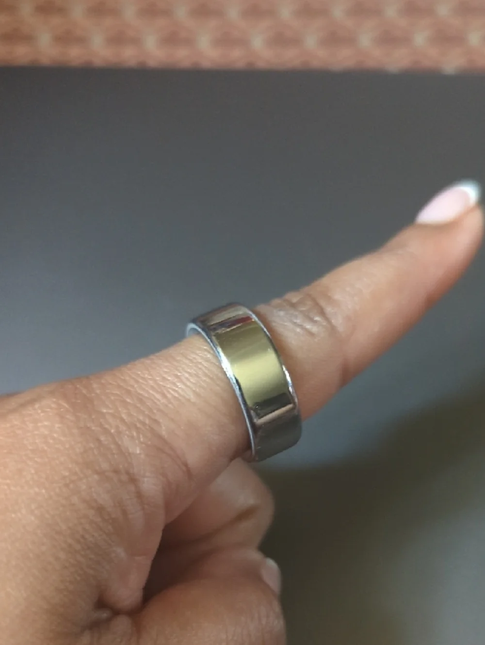 Oura Silver Ring with Charging Dock and USB-C Cable